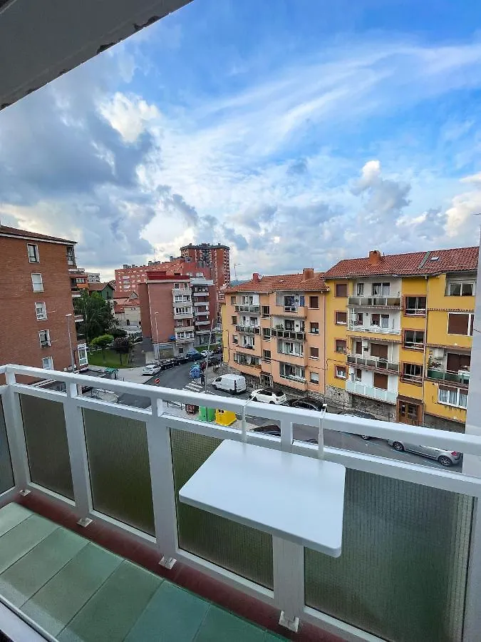 Bilbao/Cruces A 10'Bilbao/5' Bec Apartment Barakaldo Spain